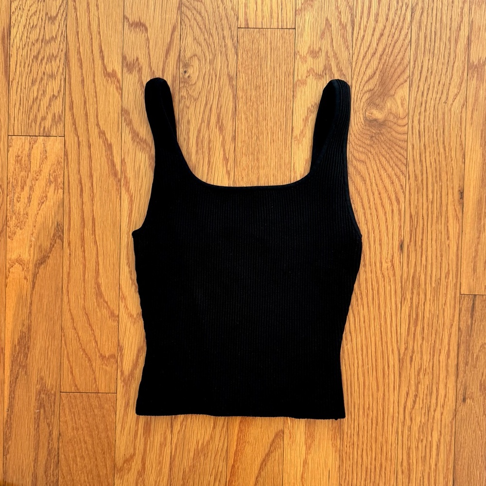NWOT Aritzia Babaton Sculpt Knit tank in black